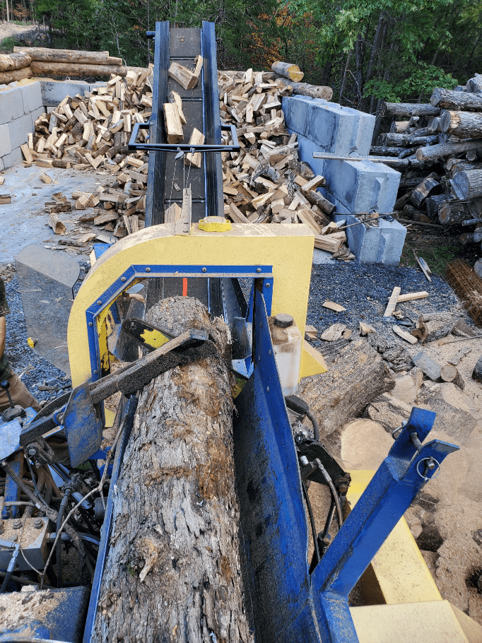 Wood cutting machine